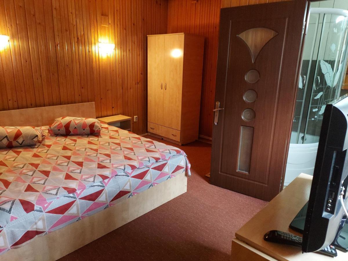 Pensiune Casa Barcaru Азуга Екстер'єр фото